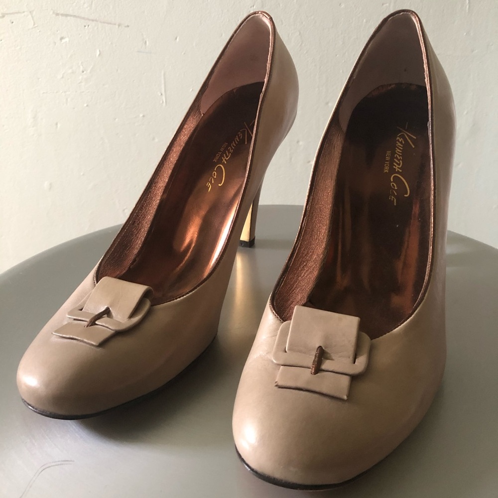 Kenneth Cole Taupe Tan Heels with Buckle 9.5